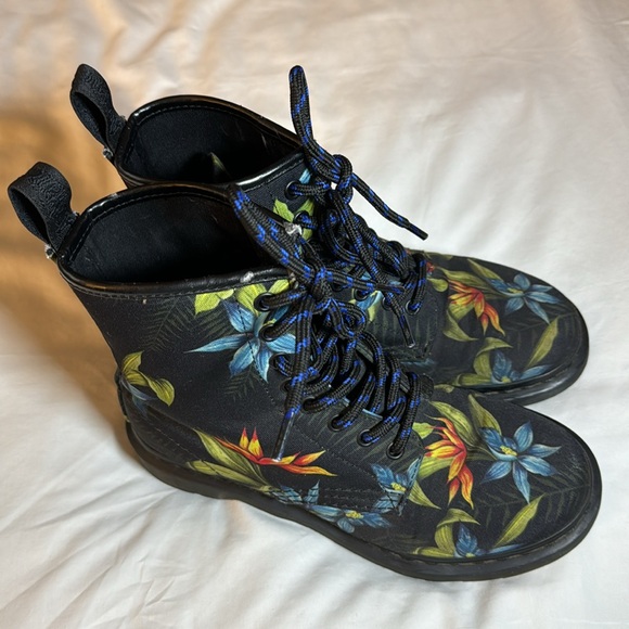Dr. Martens Castel Floral Lace-up Ankle Boots Women’s Size 7 - Picture 2 of 11
